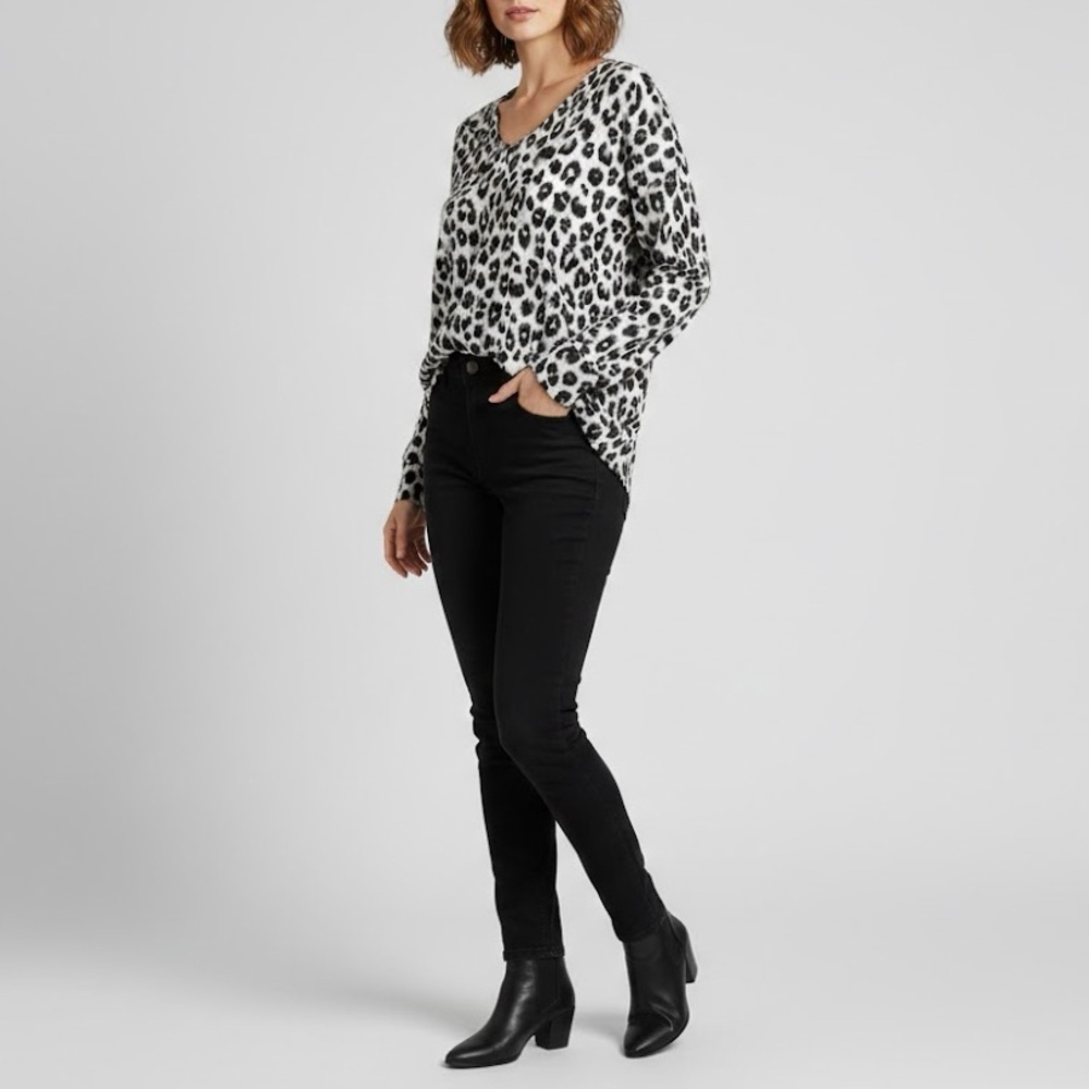 NEW GIBSONLOOK Animal Print Fleece Sweater Top SMALL boho chic - Picture 3 of 11
